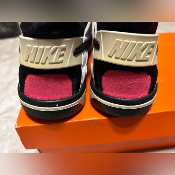 Nike Women’s Hurache Dance Low🖤🤍❤️ - Picture 7 of 14